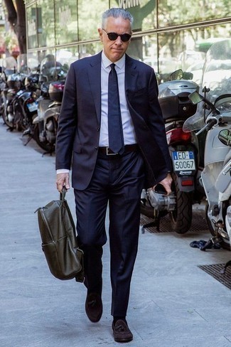 Dark Green Leather Backpack Outfits For Men: Go for something comfortable yet contemporary with a navy suit and a dark green leather backpack. For something more on the elegant end to round off your getup, complement your ensemble with a pair of dark brown suede tassel loafers.
