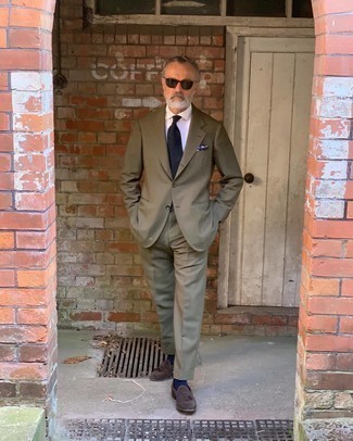 Olive Suit Outfits: This sophisticated combo of an olive suit and a white dress shirt is a must-try outfit for any gent. If you need to effortlessly dress down your ensemble with a pair of shoes, why not complement your look with dark brown suede tassel loafers?