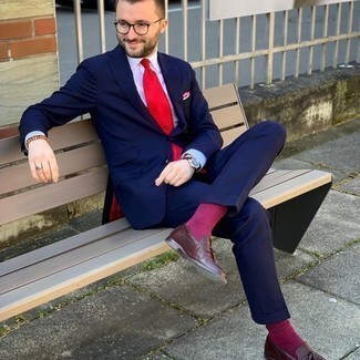 Violet Socks Dressy Outfits For Men: You'll be surprised at how easy it is for any guy to pull together this off-duty ensemble. Just a navy suit and violet socks. Complete your getup with a pair of burgundy leather tassel loafers for a touch of polish.