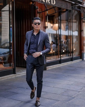 Brown Leather Belt Dressy Outfits For Men: A navy suit and a brown leather belt are a nice getup to take you throughout the day and into the night. For shoes, go down the classic route with dark brown leather tassel loafers.