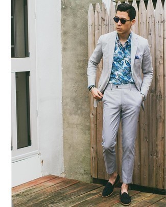 White and Blue Pocket Square Outfits: A grey suit and a white and blue pocket square are the perfect way to introduce effortless cool into your casual styling routine. On the fence about how to complement this look? Wear a pair of black suede tassel loafers to step up the fashion factor.