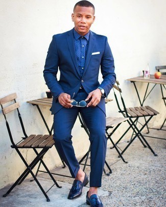 Navy Suit Outfits: This polished combo of a navy suit and a navy print dress shirt will allow you to assert your styling savvy. Our favorite of a countless number of ways to complete this outfit is navy leather tassel loafers.