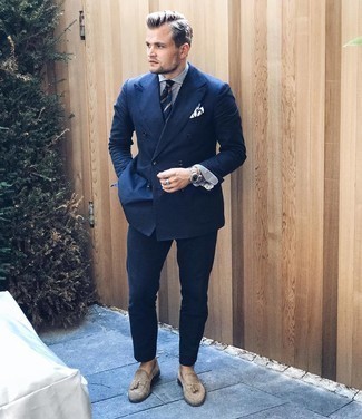 White Pocket Square Dressy Outfits: To create a relaxed look with a twist, consider teaming a navy suit with a white pocket square. Finishing off with a pair of tan suede tassel loafers is a fail-safe way to add a bit of flair to this look.