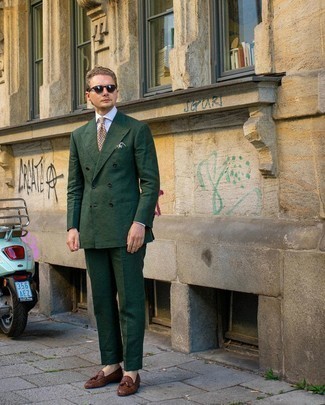 Dark Green Print Pocket Square Outfits: If you don't like trying too hard combos, dress in a dark green suit and a dark green print pocket square. Feeling creative today? Break up this look by finishing with a pair of brown woven leather tassel loafers.