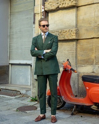 Dark Green Print Pocket Square Outfits: A dark green suit and a dark green print pocket square are an easy way to inject effortless cool into your off-duty routine. Tap into some David Beckham dapperness and complement this outfit with a pair of brown woven leather tassel loafers.