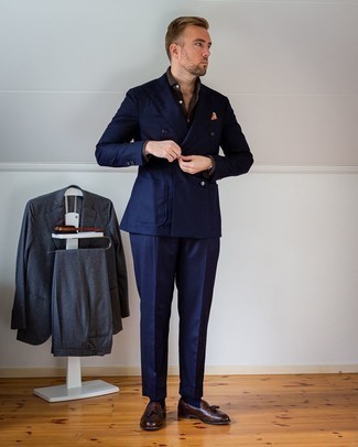 Dark Brown Dress Shirt Outfits For Men: A dark brown dress shirt and a navy suit are an elegant outfit that every modern man should have in his closet. Send an otherwise classic ensemble a more relaxed path by wearing a pair of dark brown leather tassel loafers.