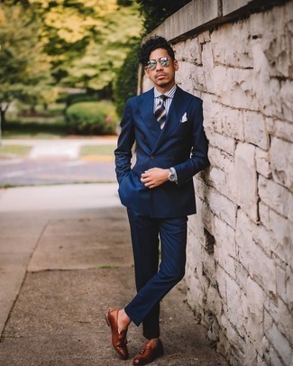 White and Navy Pocket Square Outfits: If you enjoy comfort dressing, wear a navy suit with a white and navy pocket square. With footwear, go for something on the more elegant end of the spectrum with a pair of brown leather tassel loafers.