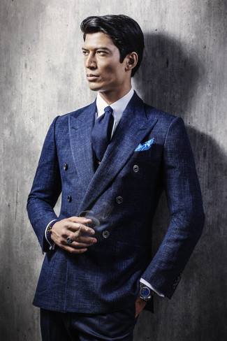 Navy Bracelet Outfits For Men: Want to infuse your wardrobe with some off-duty dapperness? Wear a navy suit and a navy bracelet.