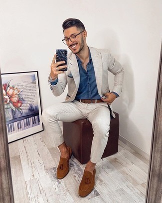 Blue Long Sleeve Shirt Outfits For Men: Combining a blue long sleeve shirt with a beige suit is a nice choice for a dapper and elegant ensemble. A pair of brown suede tassel loafers looks perfectly at home with this look.