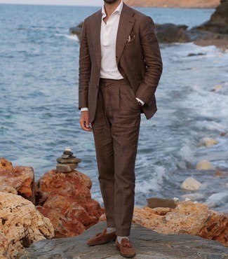 White and Brown Socks Outfits For Men: A dark brown suit and white and brown socks are an easy way to introduce some cool into your current styling lineup. If you need to instantly dress up your outfit with shoes, why not introduce brown suede tassel loafers to the equation?