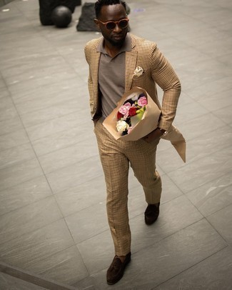 Beige Print Pocket Square Smart Casual Outfits: Fashionable and functional, this off-duty combo of a beige gingham suit and a beige print pocket square will provide you with amazing styling opportunities. Step up your ensemble by finishing with a pair of dark brown suede tassel loafers.