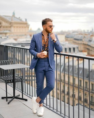 Men's Blue Suit, Multi colored Print Short Sleeve Shirt, White Leather Low Top Sneakers, White Pocket Square