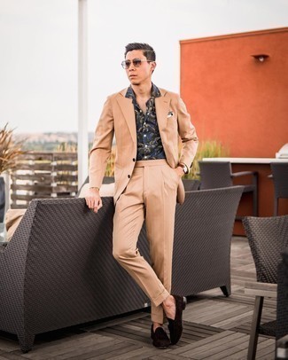 Dark Brown Suede Tassel Loafers Outfits: As you can see, looking dapper doesn't require that much effort. Marry a tan suit with a navy print short sleeve shirt and you'll look incredibly stylish. Put a different spin on an otherwise everyday outfit by wearing a pair of dark brown suede tassel loafers.