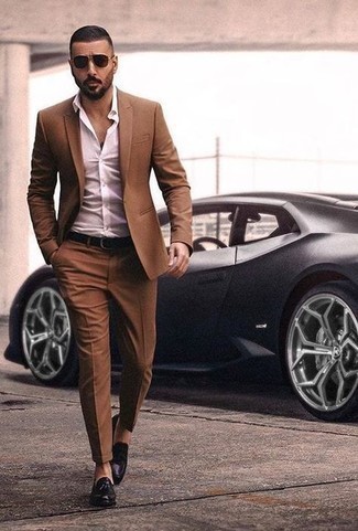 Tobacco Suit Outfits: For rugged sophistication with a modern finish, make a tobacco suit and a white short sleeve shirt your outfit choice. Wondering how to round off your outfit? Finish with black leather tassel loafers to smarten it up.