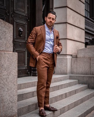 Navy Pocket Square Outfits: This combo of a brown suit and a navy pocket square is on the off-duty side yet it's also seriously stylish and truly sharp. Add a pair of dark brown woven leather tassel loafers to the equation to completely switch up the look.