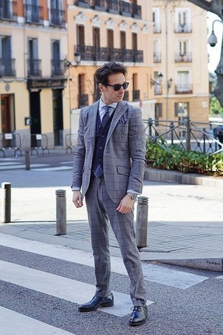 Blue Tie Outfits For Men: A grey check suit looks so polished when matched with a blue tie. To give this ensemble a more relaxed feel, add a pair of navy leather oxford shoes to the mix.