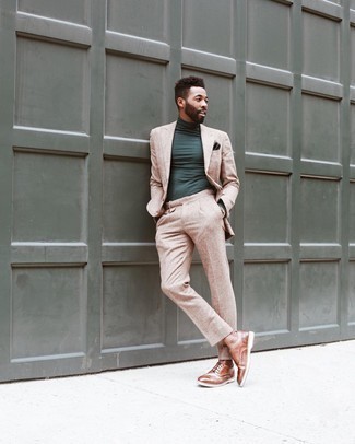 Orange Bracelet Outfits For Men: A tan suit and an orange bracelet are a combo that every modern guy should have in his wardrobe. Introduce a pair of brown leather brogues to the mix to completely switch up the ensemble.