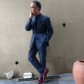 Red Pocket Square Outfits: For a cool and relaxed outfit, marry a navy suit with a red pocket square — these items go perfectly well together. Put a more polished spin on an otherwise standard ensemble with burgundy leather loafers.