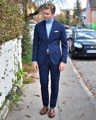 White and Navy Pocket Square Outfits: This getup with a navy suit and a white and navy pocket square isn't super hard to score and is open to more sartorial experimentation. You can follow a more elegant route when it comes to footwear by finishing with a pair of brown leather loafers.