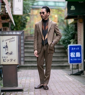 Multi colored Silk Scarf Outfits For Men: If you're seeking to take your casual style up a notch, make a brown suit and a multi colored silk scarf your outfit choice. To bring a little fanciness to your ensemble, complete this outfit with a pair of dark brown leather tassel loafers.