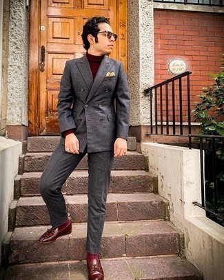 Burgundy Sunglasses Outfits For Men: This pairing of a charcoal wool suit and burgundy sunglasses is hard proof that a simple casual ensemble can still look incredibly stylish. And if you wish to immediately perk up your look with a pair of shoes, add a pair of burgundy leather tassel loafers to the mix.