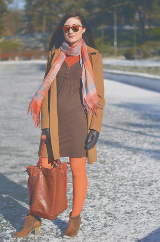 Dark Brown Leather Gloves Outfits For Women: 