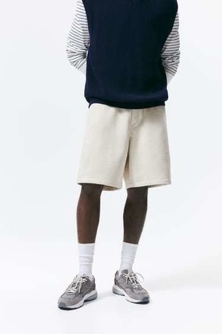 Beige Sports Shorts Outfits For Men: A navy sweater vest and beige sports shorts are a cool combination to have in your current arsenal. Why not take a more casual approach with shoes and introduce grey athletic shoes to the mix?
