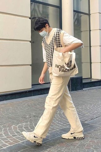 Beige Print Canvas Tote Bag Outfits For Men: 