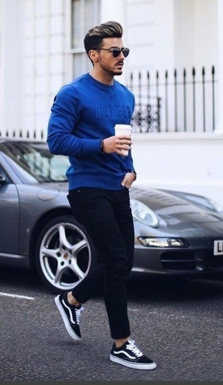 Blue Sweatshirt Outfits For Men: This pairing of a blue sweatshirt and black chinos is clean, sharp and extremely easy to replicate. Black and white canvas low top sneakers serve as the glue that will tie your look together.