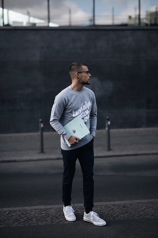 Grey Canvas Low Top Sneakers Outfits For Men: The versatility of a grey print sweatshirt and black chinos means you'll always have them on heavy rotation in your menswear collection. Let your sartorial sensibilities really shine by complementing this ensemble with a pair of grey canvas low top sneakers.