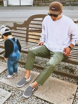 Dark Brown Baseball Cap Outfits For Men: This pairing of a white sweatshirt and a dark brown baseball cap is hard proof that a safe casual look doesn't have to be boring. Feeling inventive? Jazz up this look by finishing with black and white check canvas slip-on sneakers.