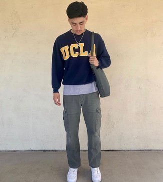 Navy and White Print Sweatshirt Outfits For Men: A navy and white print sweatshirt and olive cargo pants will inject extra style into your daily casual collection. Complete this look with white leather low top sneakers et voila, the ensemble is complete.