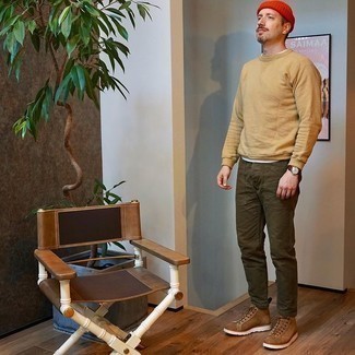 Brown Suede Casual Boots Outfits For Men: Pairing a tan sweatshirt and olive chinos will allow you to demonstrate your skills in menswear styling even on lazy days. Serve a little mix-and-match magic by rocking a pair of brown suede casual boots.