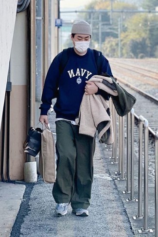Navy Canvas Backpack Outfits For Men: You're looking at the definitive proof that a navy and white print sweatshirt and a navy canvas backpack look amazing when paired up in a city casual ensemble. Let your sartorial expertise truly shine by finishing off this ensemble with a pair of grey athletic shoes.