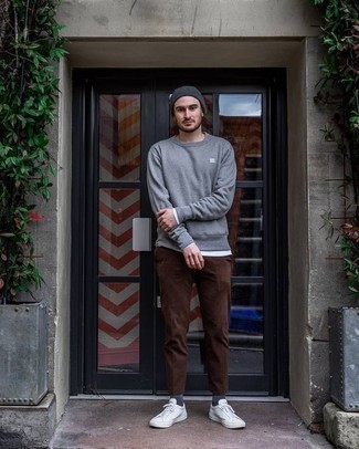 Charcoal Sweatshirt Outfits For Men: A charcoal sweatshirt and brown chinos are a pairing that every stylish guy should have in his menswear collection. Throw a pair of white canvas low top sneakers in the mix and the whole look will come together really well.
