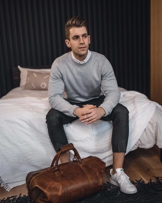 Brown Leather Holdall Outfits For Men: We all look for functionality when it comes to styling, and this urban combo of a grey sweatshirt and a brown leather holdall is a perfect example of that. Serve a little mix-and-match magic by wearing a pair of white and green leather low top sneakers.