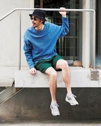 Navy Sweatshirt Outfits For Men: A navy sweatshirt and dark green sports shorts are an easy way to infuse played down dapperness into your daily casual rotation. Complement your ensemble with a pair of grey athletic shoes and the whole look will come together perfectly.