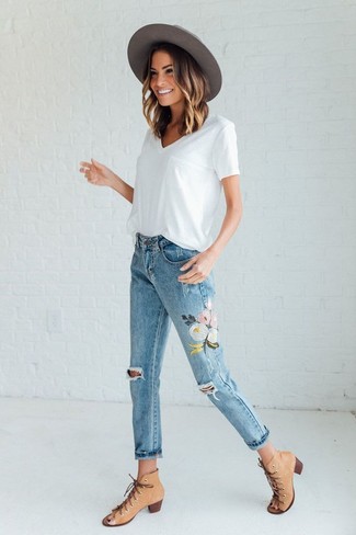 Light Blue Floral Jeans Outfits For Women: 
