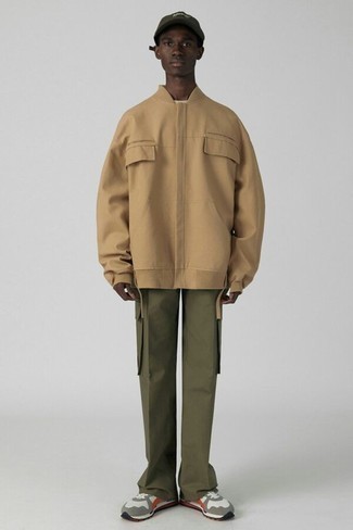 Olive Cargo Pants Outfits: This relaxed combo of a tan bomber jacket and olive cargo pants comes to rescue when you need to look good in a flash. And if you wish to effortlessly tone down this outfit with one single item, introduce grey athletic shoes to the mix.