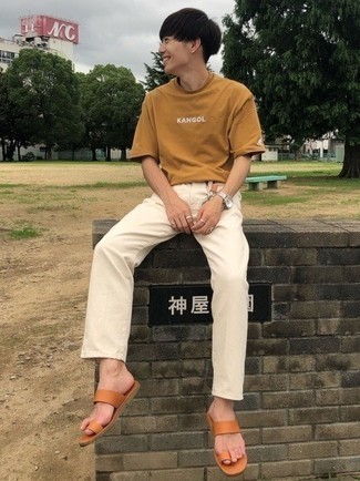 Flip Flops Outfits For Men: For an on-trend ensemble without the need to sacrifice on practicality, we like this pairing of a tan print crew-neck t-shirt and beige jeans. Take your look down a more informal path by finishing off with a pair of flip flops.