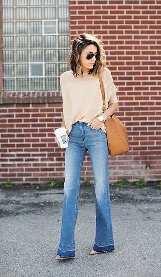 Navy Flare Jeans Outfits: Combining a tan crew-neck t-shirt and navy flare jeans will hallmark your sartorial skills even on dress-down days. Add an instant sultry vibe to your outfit by rocking beige leather pumps.