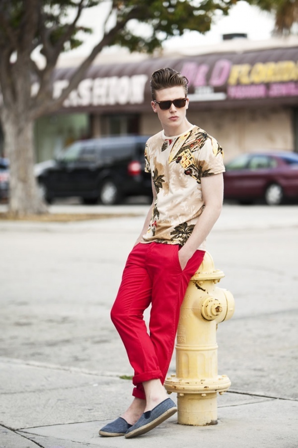 Burgundy Pants with Shoes Casual Hot Weather Outfits For Men In