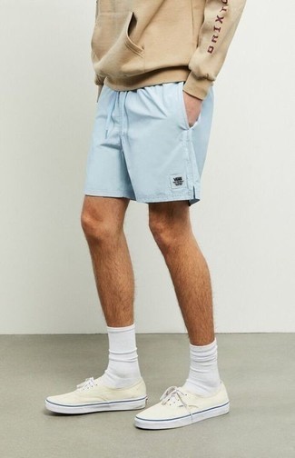 Light Blue Sports Shorts Outfits For Men: A tan hoodie and light blue sports shorts are a nice outfit formula to keep in your casual wardrobe. Not sure how to complete your look? Rock a pair of beige canvas low top sneakers to dial it up a notch.