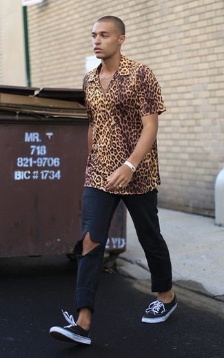 Tan Leopard Short Sleeve Shirt Outfits For Men: If you’re a jeans-and-a-tee kind of dresser, you'll like the straightforward yet cool and casual combination of a tan leopard short sleeve shirt and navy ripped jeans. Ramp up the classiness of your ensemble a bit by rounding off with a pair of black and white canvas low top sneakers.