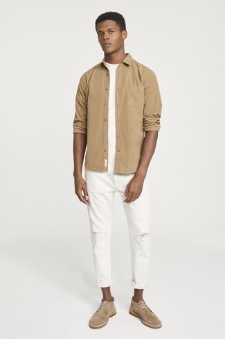 White Ripped Jeans Outfits For Men: Team a tan long sleeve shirt with white ripped jeans for a look that's both casual and seriously stylish. Add a pair of tan suede desert boots to this getup for an instant style injection.
