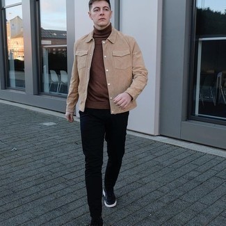 Tan Suede Shirt Jacket Outfits For Men: Go for a tan suede shirt jacket and black chinos to don a neat and polished outfit. Go off the beaten track and jazz up your ensemble by finishing off with a pair of black leather low top sneakers.