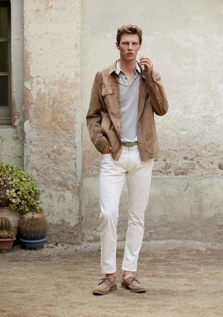 Tan Suede Shirt Jacket Outfits For Men: This pairing of a tan suede shirt jacket and white chinos is on the line between dressy and casual. Tan suede derby shoes will bring an extra dose of sophistication to an otherwise standard ensemble.
