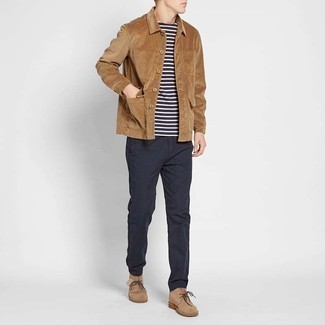 Tan Suede Desert Boots Outfits: You'll be surprised at how easy it is for any man to get dressed like this. Just a tan corduroy shirt jacket and charcoal chinos. Complete your ensemble with tan suede desert boots to tie the whole ensemble together.