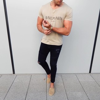 Tan Print Crew-neck T-shirt Outfits For Men: 