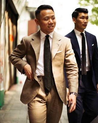 Dark Green Tie Summer Outfits For Men In Their 30s: A tan suit and a dark green tie are an incredibly sharp combination to try. So if it's a hot weather day and you want to look seriously stylish without putting too much effort, this look will do the job in seconds time. This combo is something 30-something guys can wear with confidence.